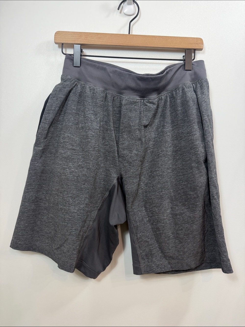 Lululemon Men’s gray lined athletic shorts size medium
